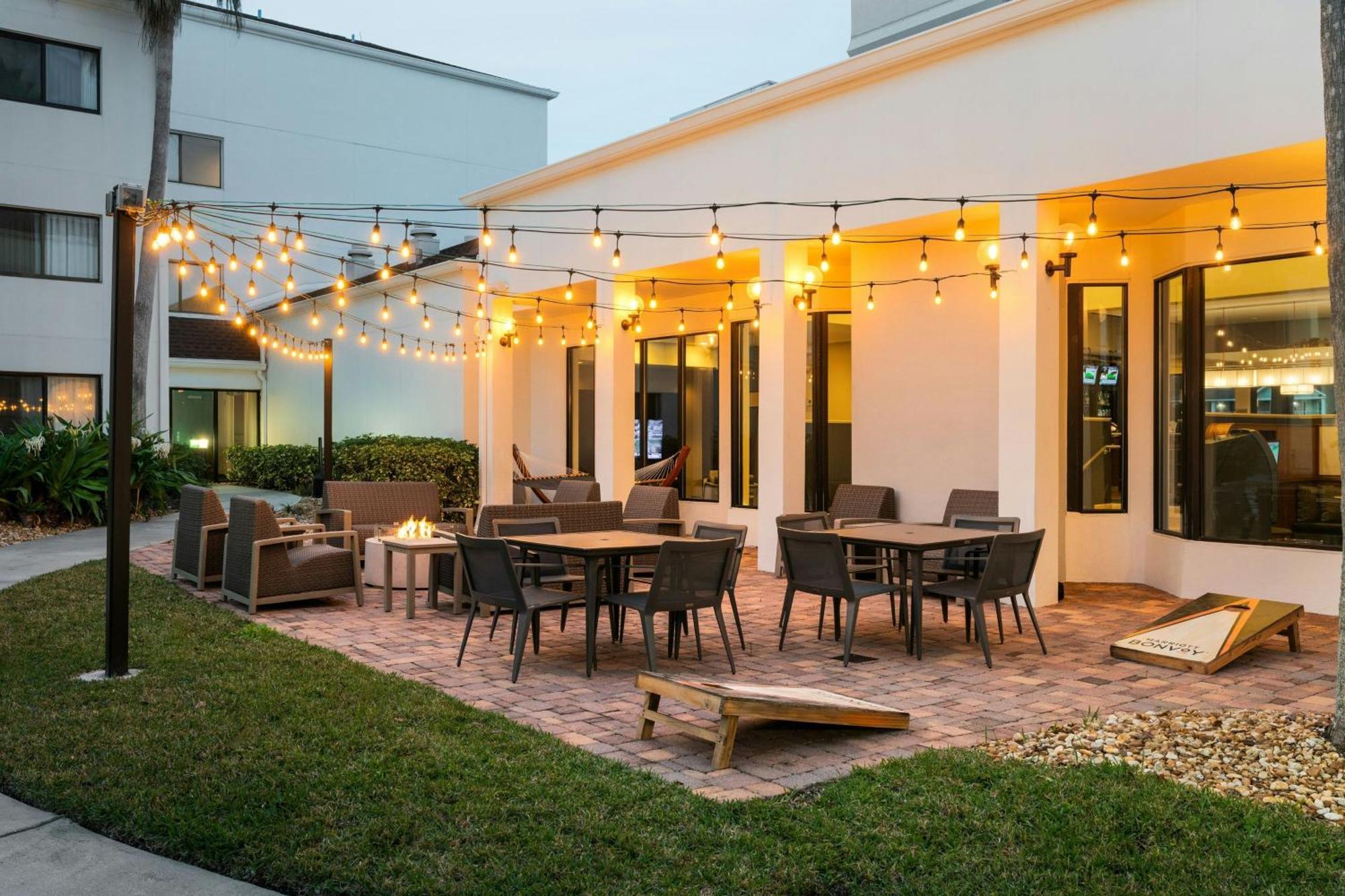 Hotel Courtyard Melbourne West Extérieur photo