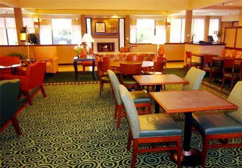 Hotel Courtyard Melbourne West Restaurant photo
